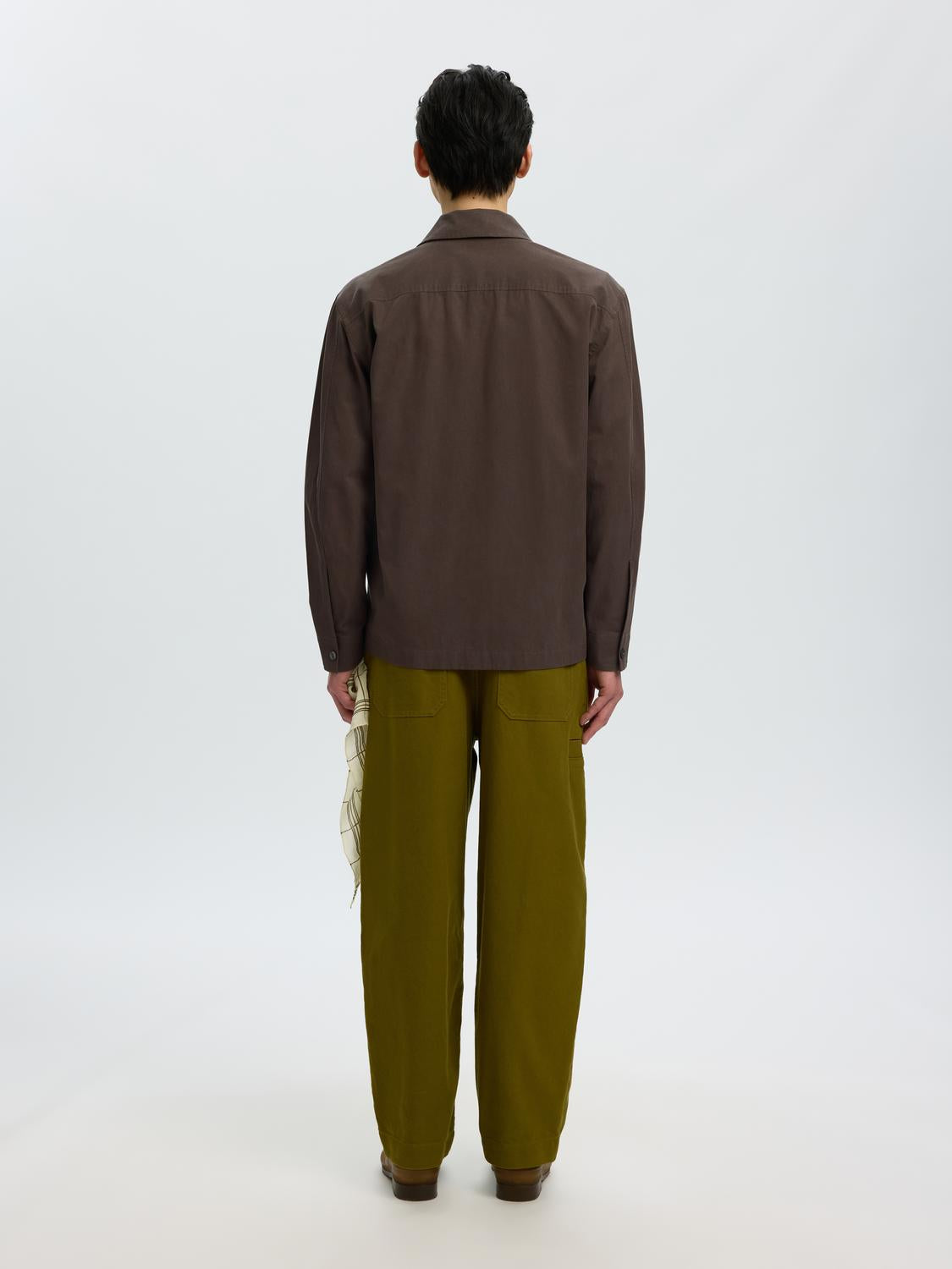 model_shot-back